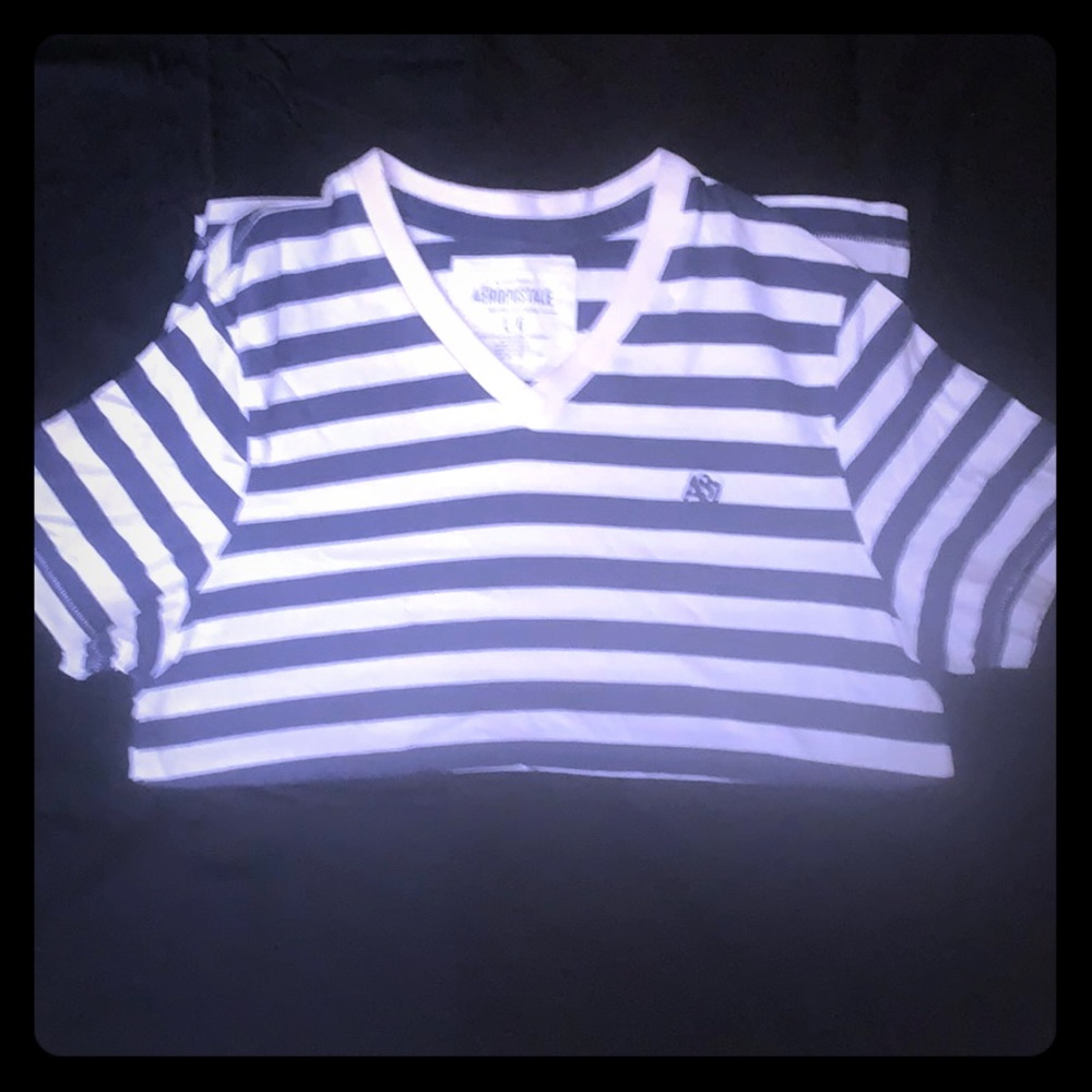 V-Neck Aeropostale Tee